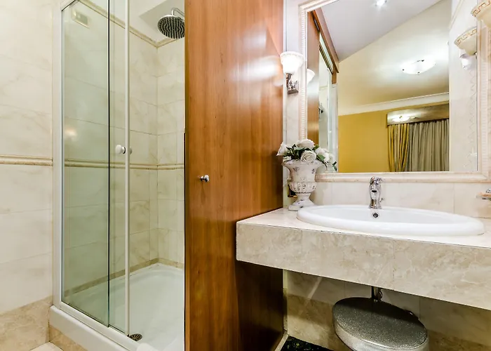Luxury H 2000 Oda ve Kahvaltı 3*