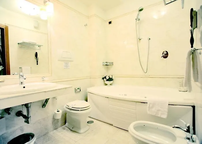 Luxury H 2000 Oda ve Kahvaltı 3*