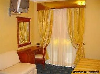 Luxury H 2000 Oda ve Kahvaltı 3*
