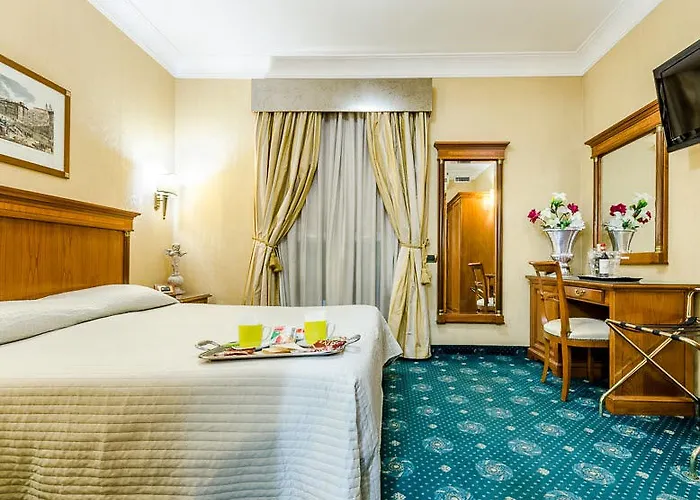Luxury H 2000 Oda ve Kahvaltı 3*