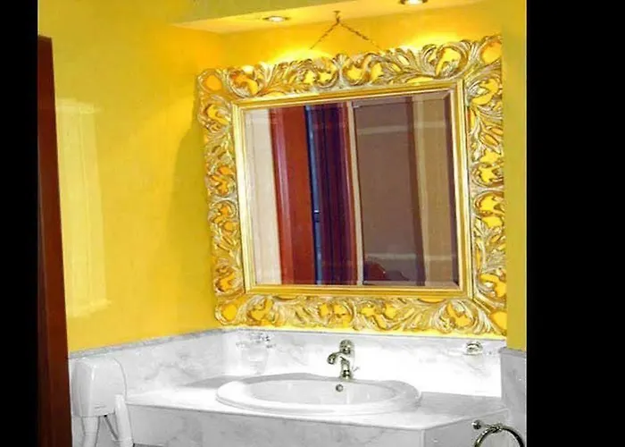 Luxury H 2000 Oda ve Kahvaltı 3*