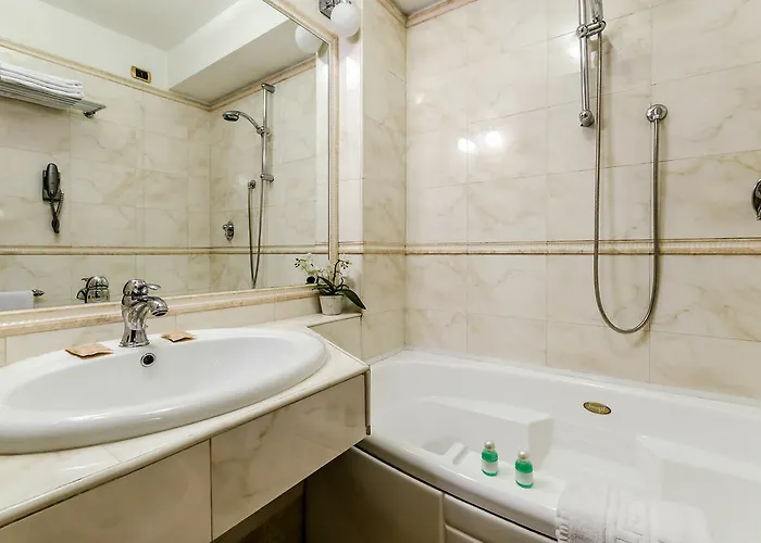 Luxury H 2000 3* Roma